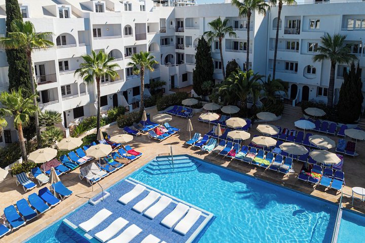 Hotel Pool