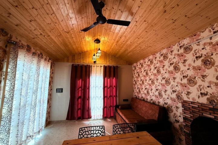 Room 27 of 83