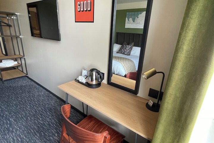 Room 3 of 44