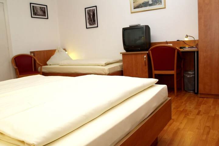 Room 11 of 42