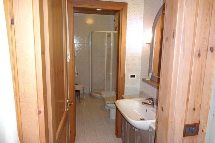 Room 6 of 7
