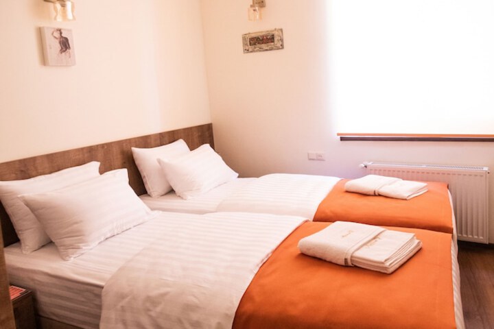 Room 20 of 127