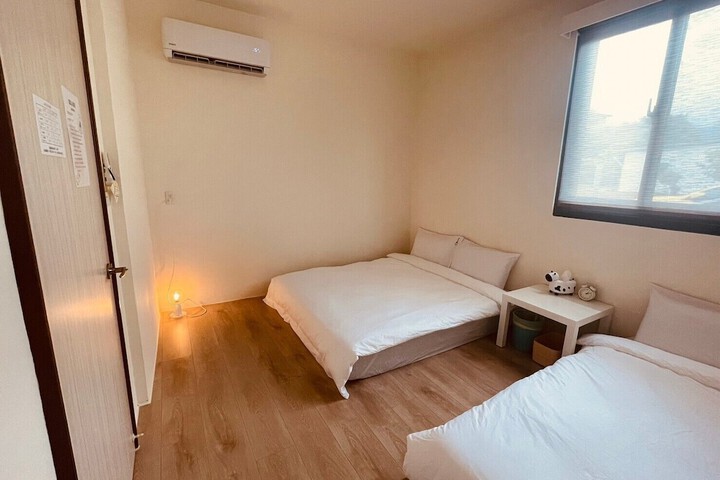 Room 13 of 20