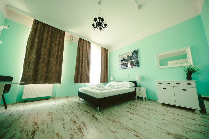Room 12 of 26