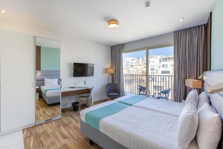 Room 30 of 216