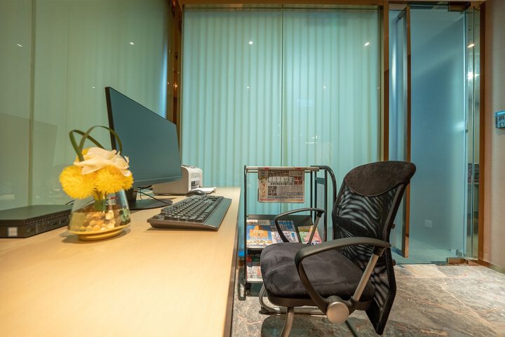 Business Center 32 of 36
