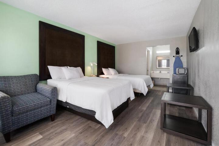 2 Double Beds (4 of 11)