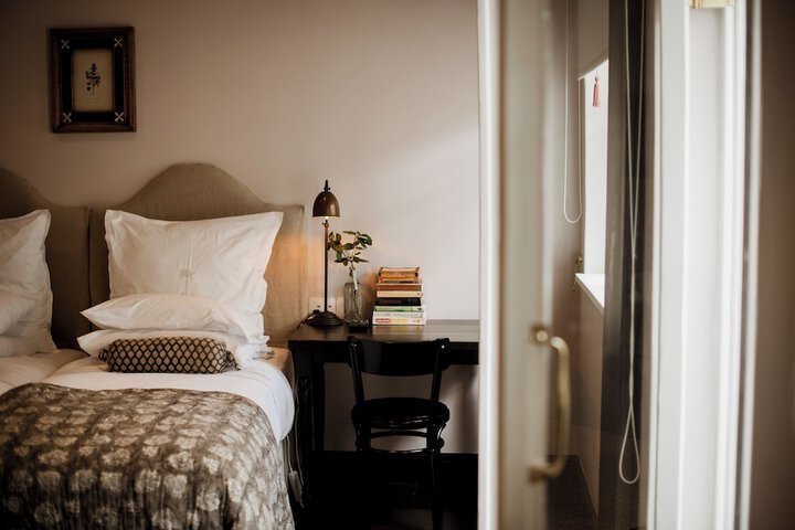 Room 2 of 110