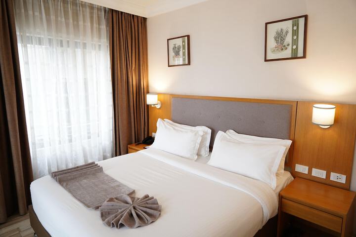 Room 32 of 163