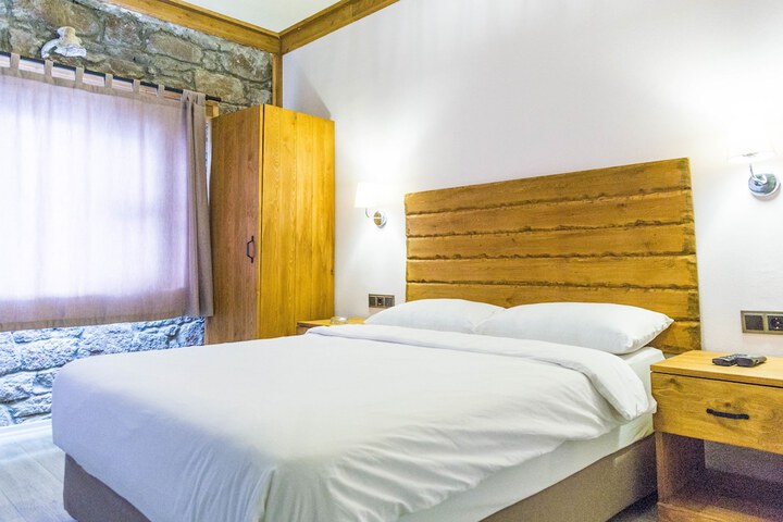 Room 2 of 52