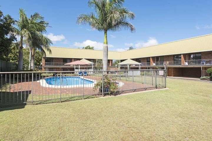 Pool 20 of 28