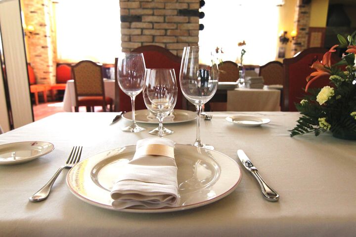 Dining 34 of 48