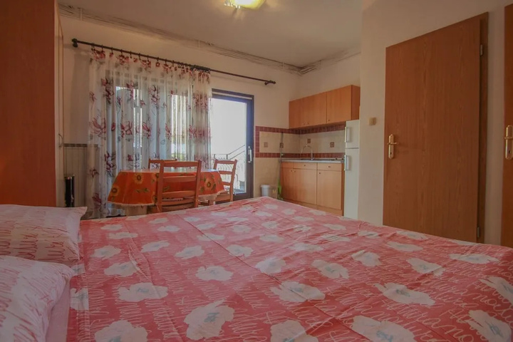 Room 5 of 13