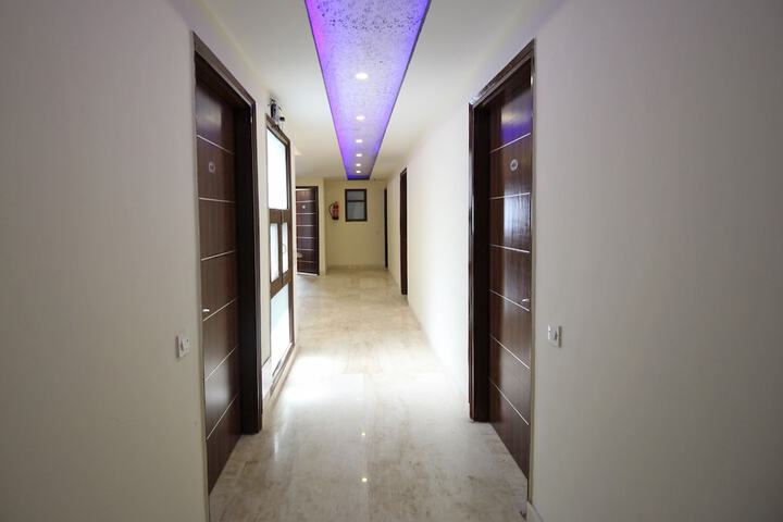 Ballroom/Hall 21 of 22