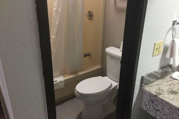 Room 33 of 46