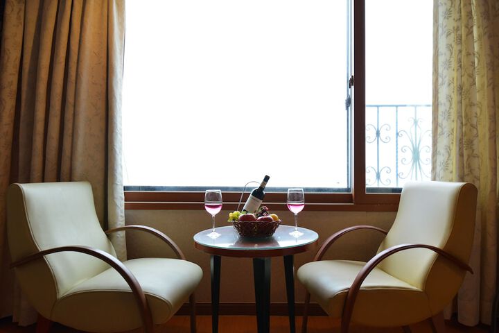 Room 32 of 64