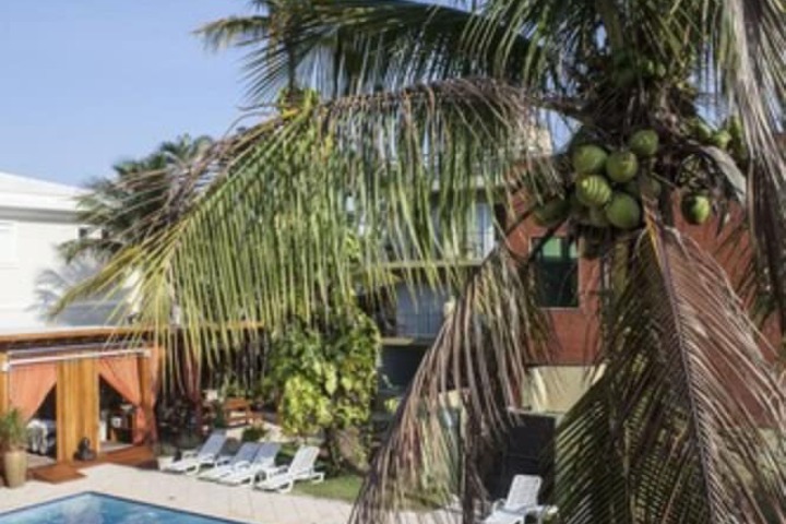 Hotel Pool