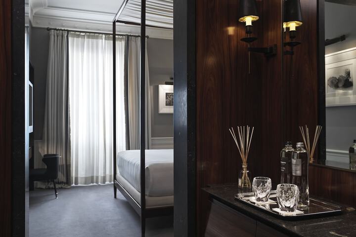 Room 72 of 221