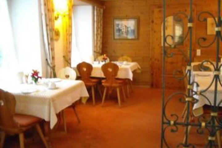 Dining 7 of 81