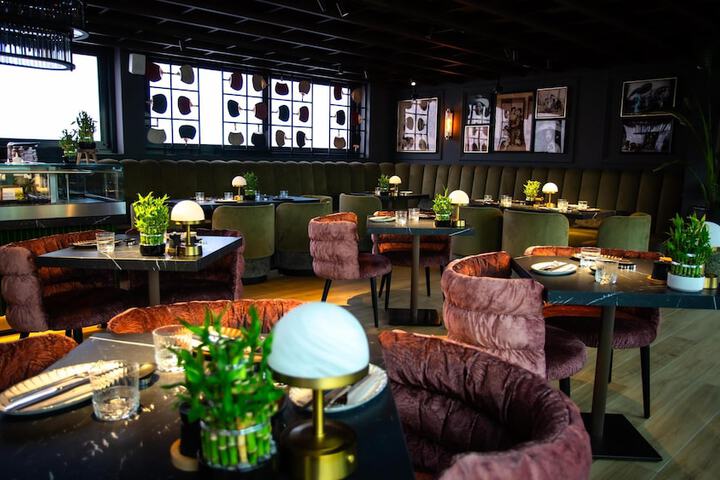 Lounge 57 of 70