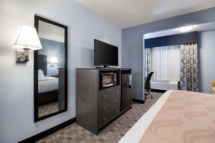 Room 21 of 38