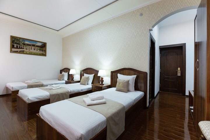 Room 4 of 27