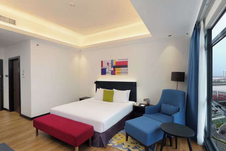 Room 28 of 65