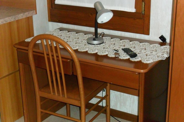 Room 16 of 40