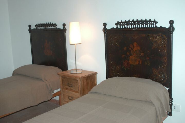 Room 6 of 115