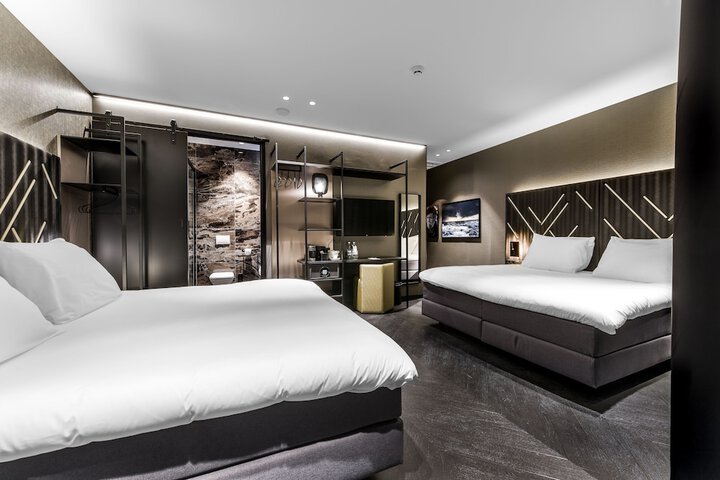 Room 10 of 44