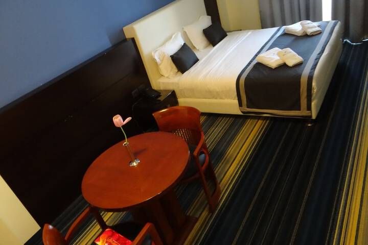 Room 13 of 73