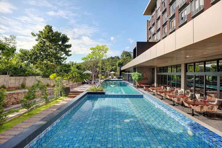 Pool 16 of 25