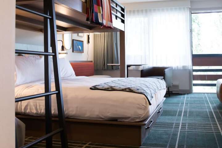 Room 10 of 30