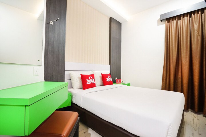 Room 12 of 19