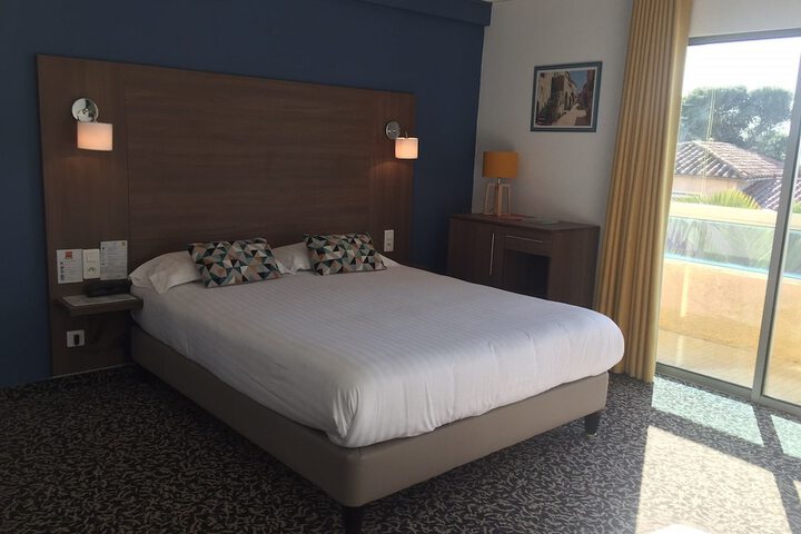 Room 12 of 87