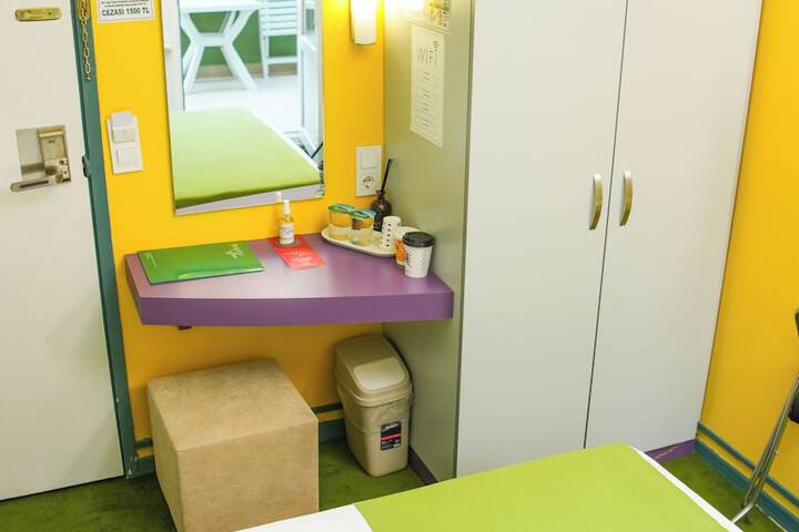 Room 16 of 27