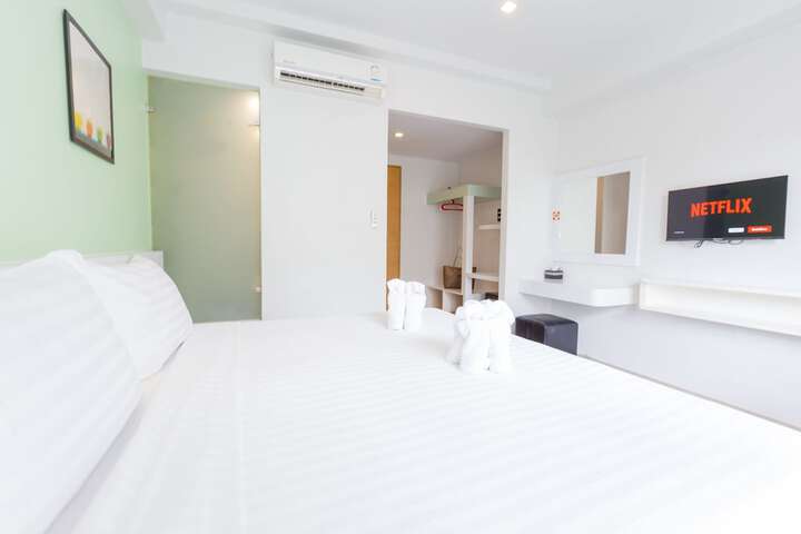 Room 4 of 32