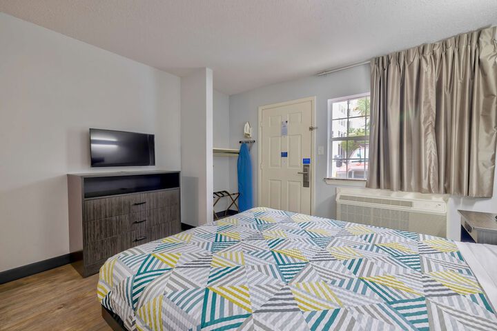 1 Queen Bed Kitchen (8 of 25)