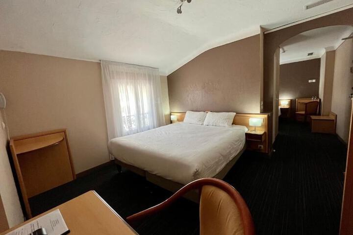 Room 18 of 43