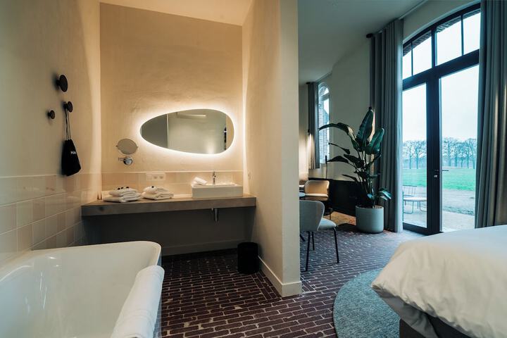 Room 6 of 48