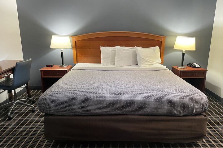 1 King Bed (6 of 13)