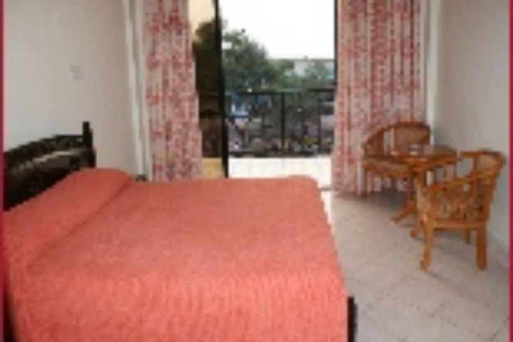 Room 2 of 4