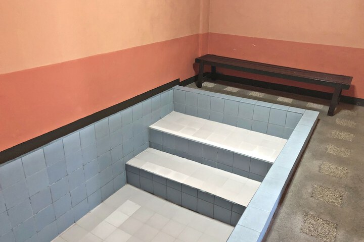 Room 13 of 21