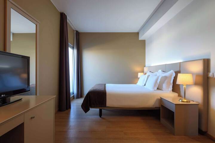 Room 6 of 36