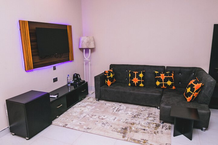 Room 13 of 37