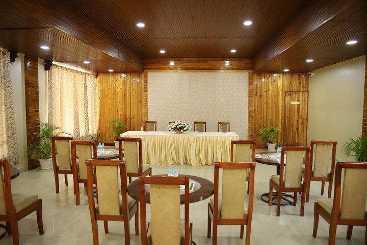 Ballroom/Hall 49 of 68