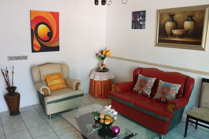 Lounge 54 of 68