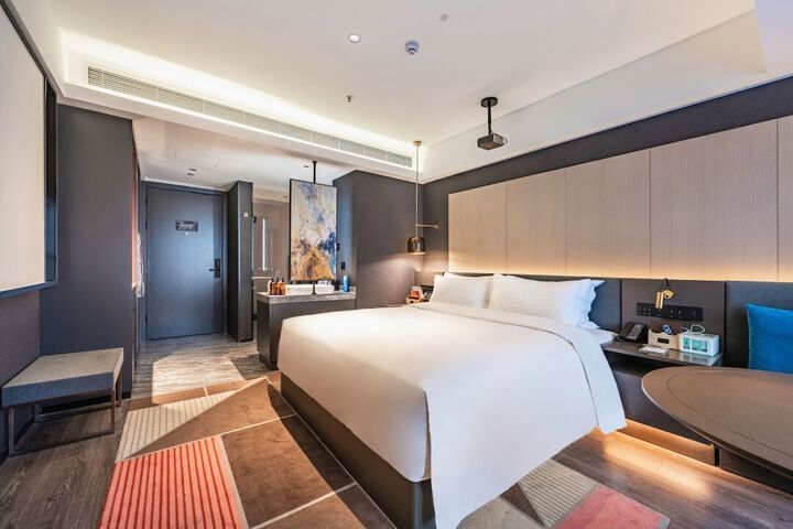 Room 17 of 25