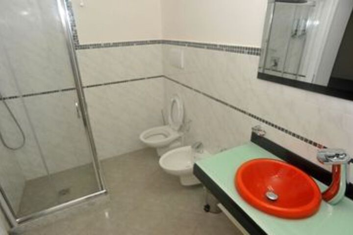 Room 6 of 26