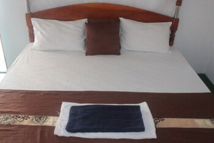 Room 10 of 13